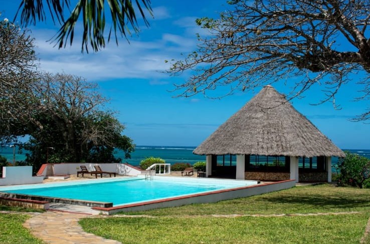 Ocean-facing pool and outdoor pavilion